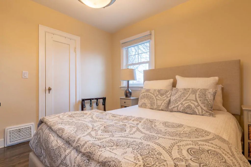 Photo of Bedroom in Edgewater