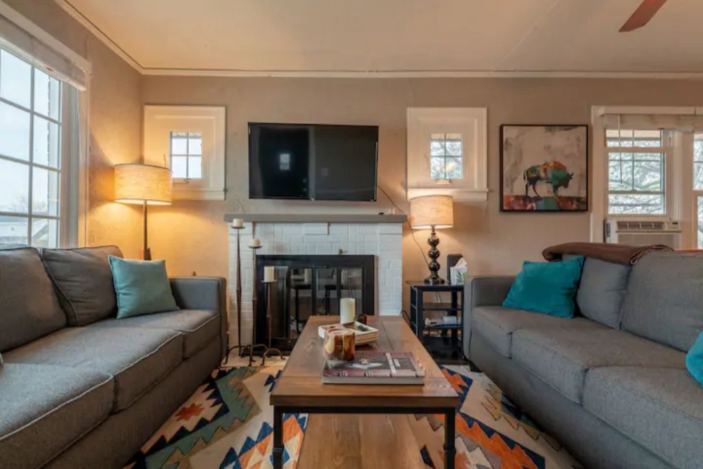 Photo of Livingroom in Edgewater