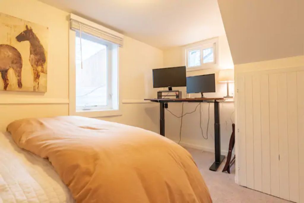 Photo of Bedroom in Edgewater