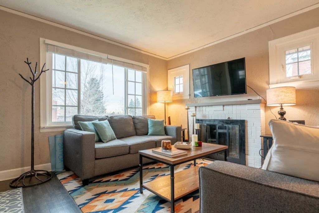Photo of Livingroom in Edgewater
