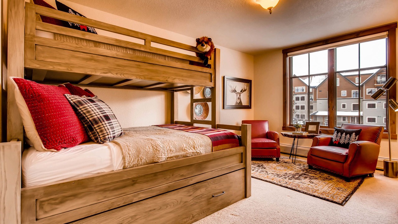 Photo of Bedroom in Peak 9