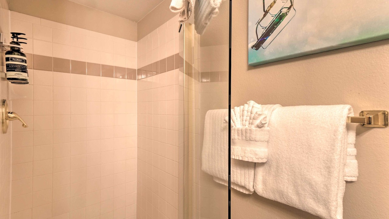 Photo of Bathroom in Four O'Clock