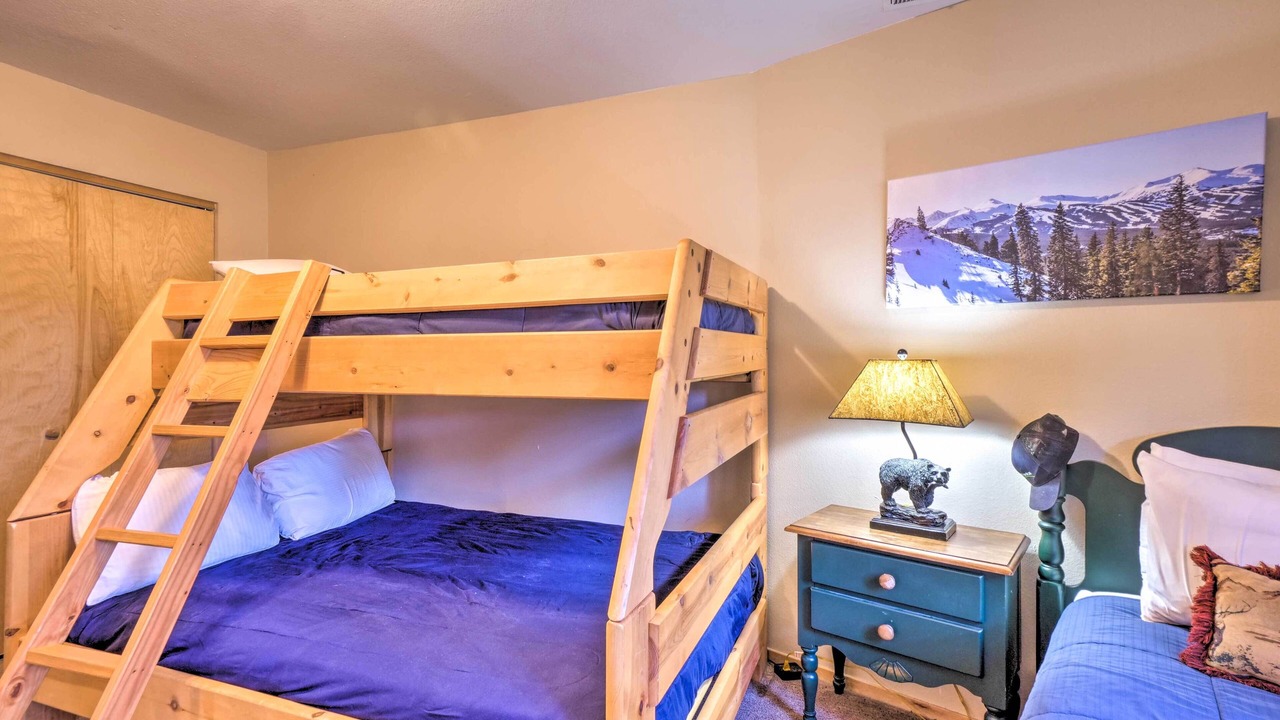 Photo of Bedroom in Four O'Clock