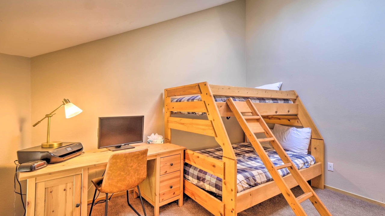 Photo of Bedroom in Four O'Clock