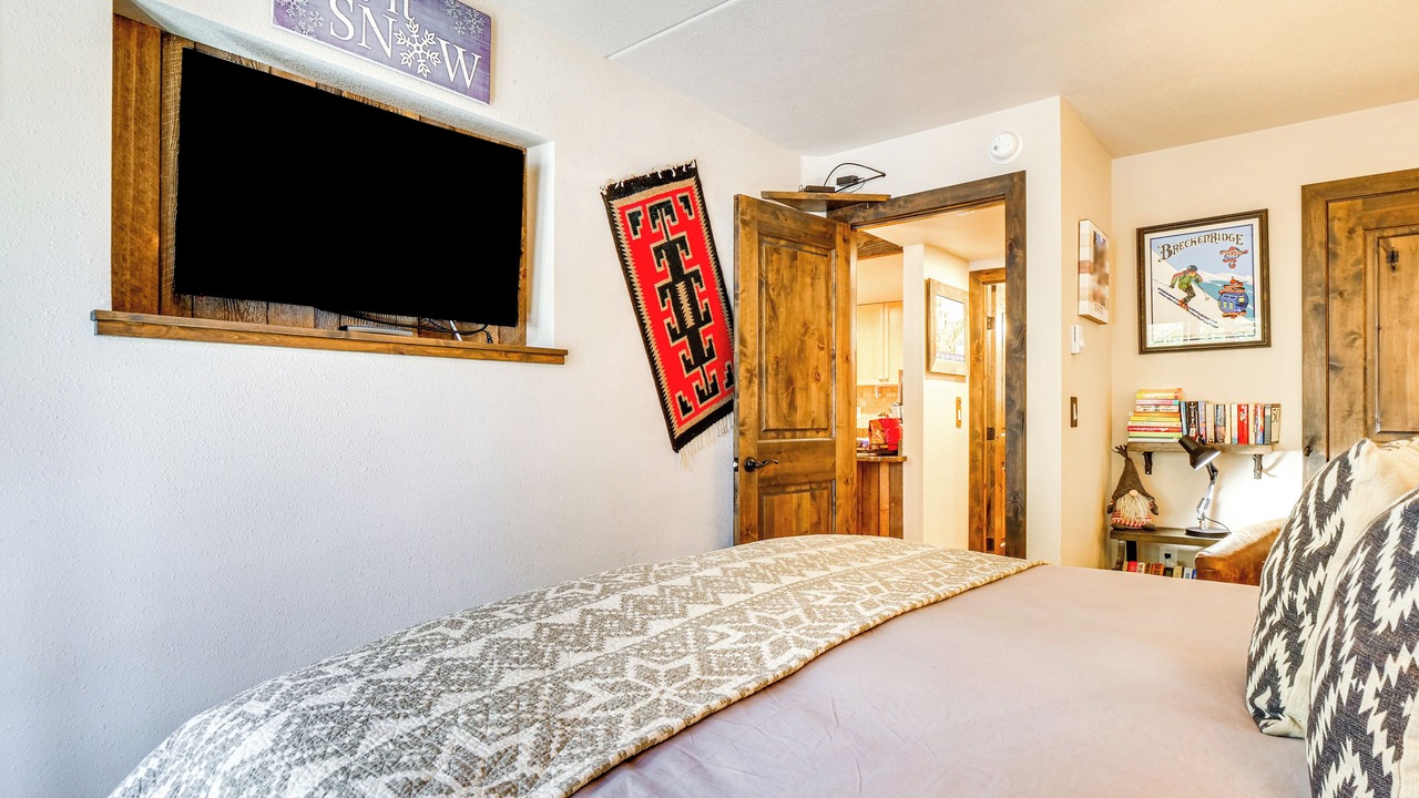 Photo of Bedroom in Peak 9