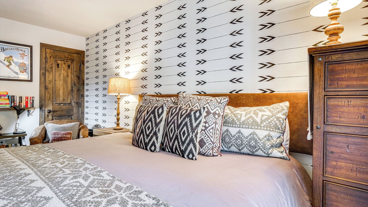 Photo of Bedroom in Peak 9