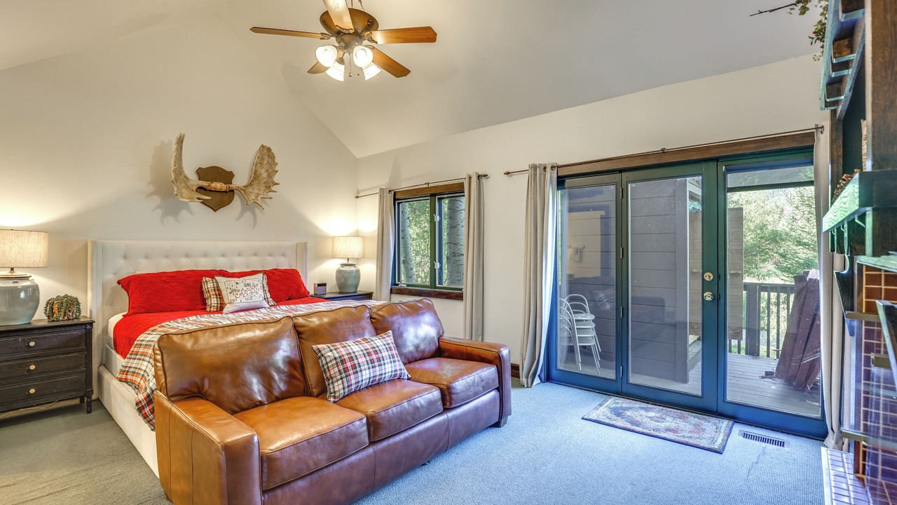 Photo of Livingroom in The Village