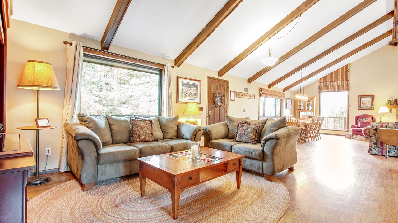 Photo of Livingroom in Carriage Hills