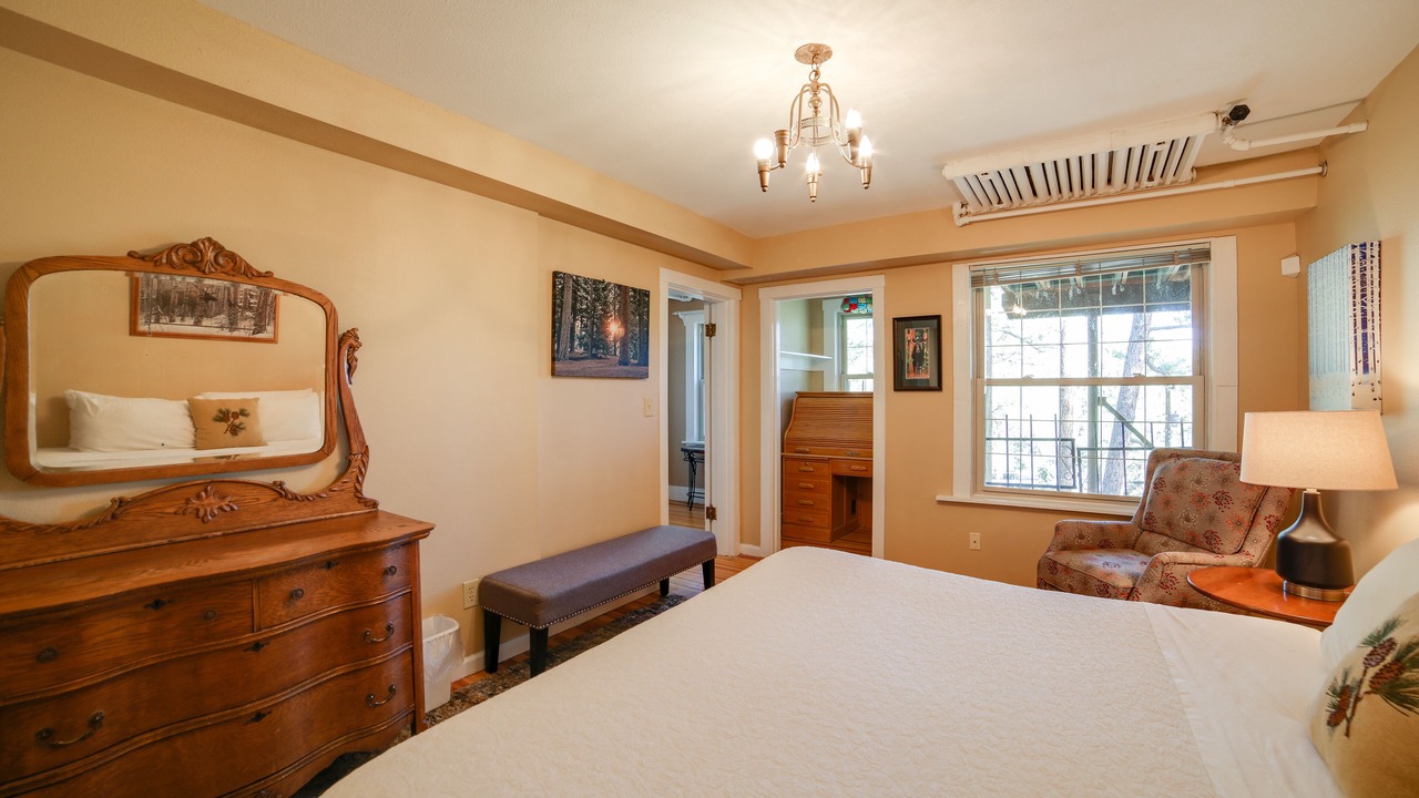 Photo of Bedroom in Broadmoor