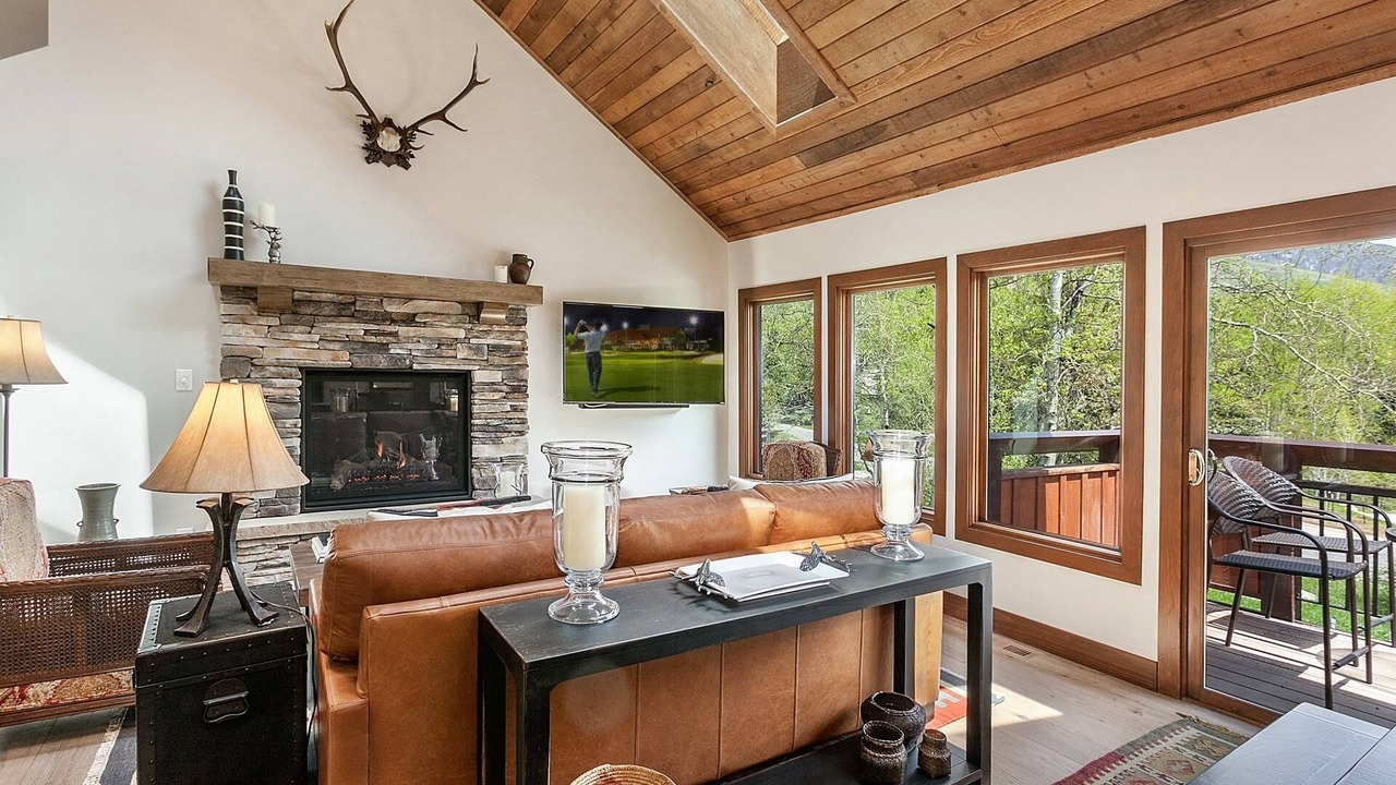 Photo of Livingroom in Vail