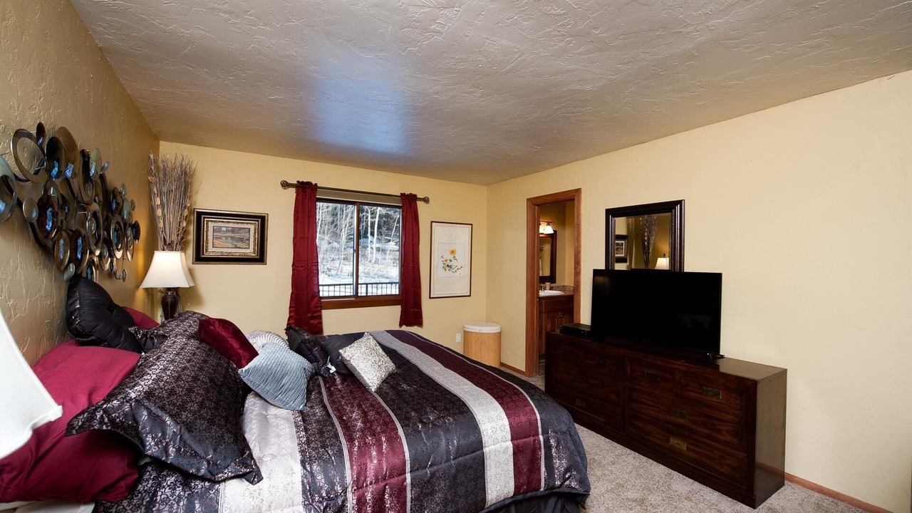 Photo of Bedroom in Purgatory