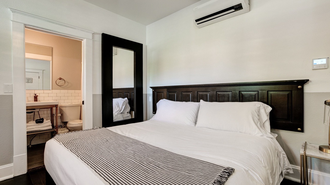 Photo of Bedroom in University North