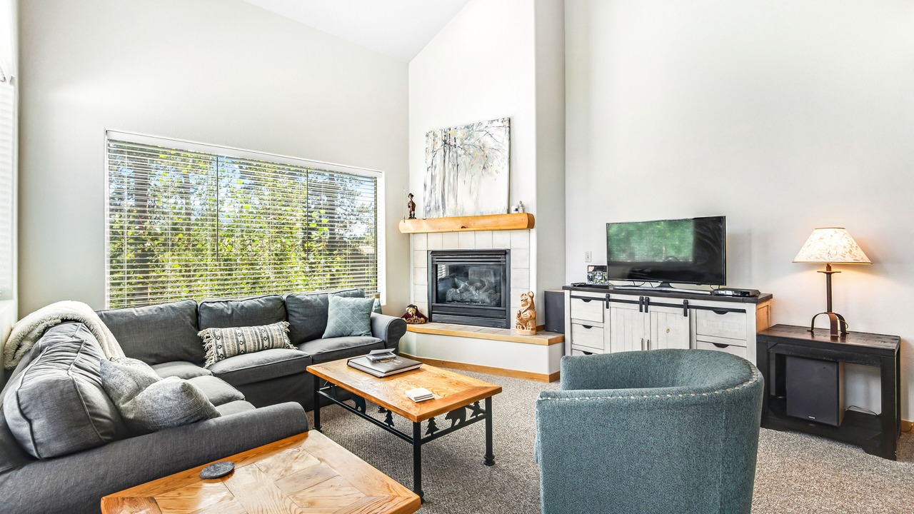 Photo of Livingroom in Three Peaks