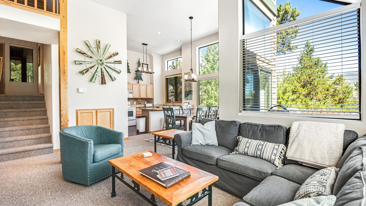 Photo of Livingroom in Three Peaks
