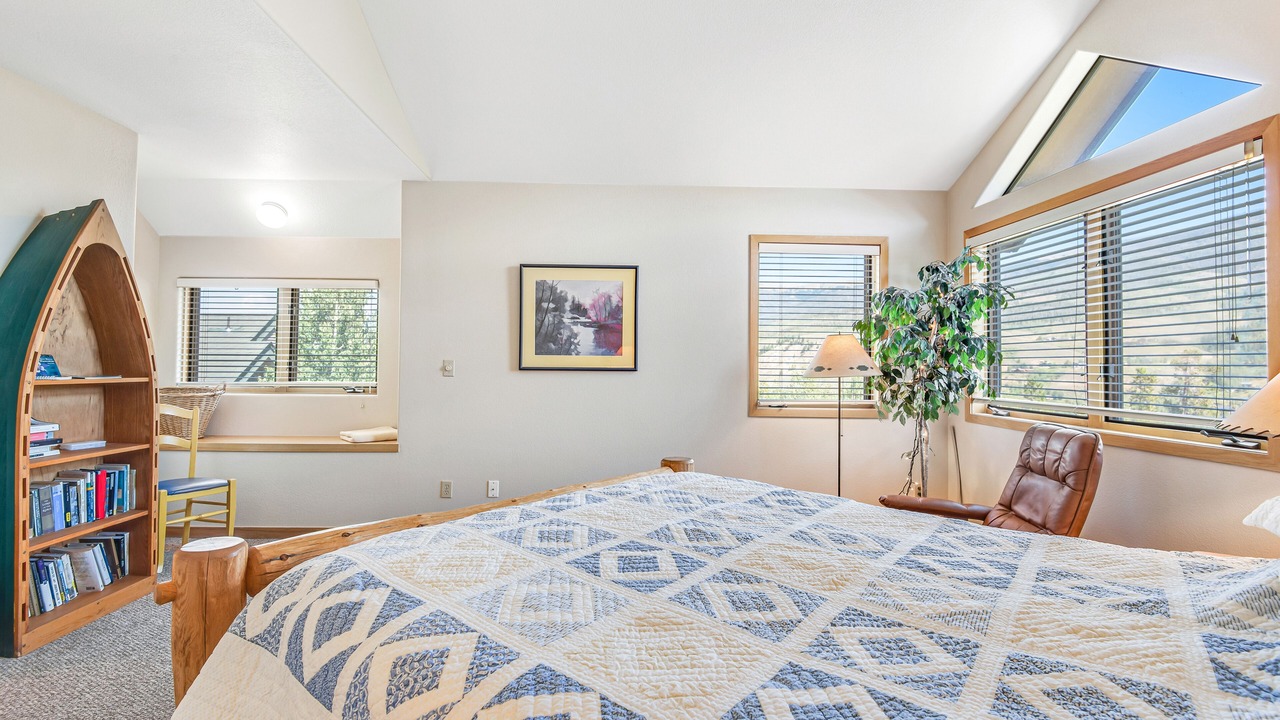 Photo of Bedroom in Three Peaks