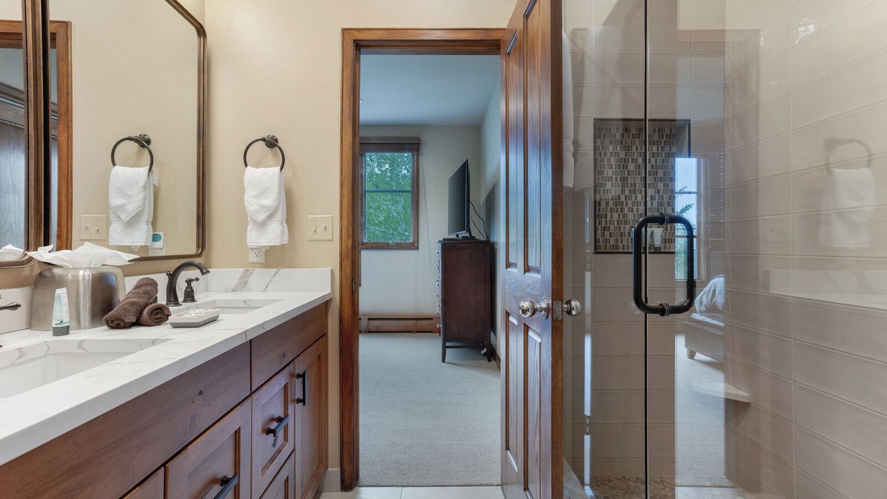Photo of Bathroom in Highlands Townhomes