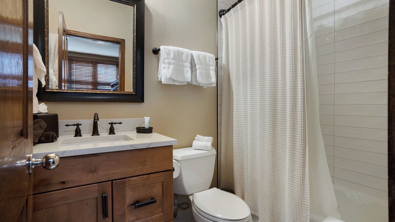 Photo of Bathroom in Highlands Townhomes