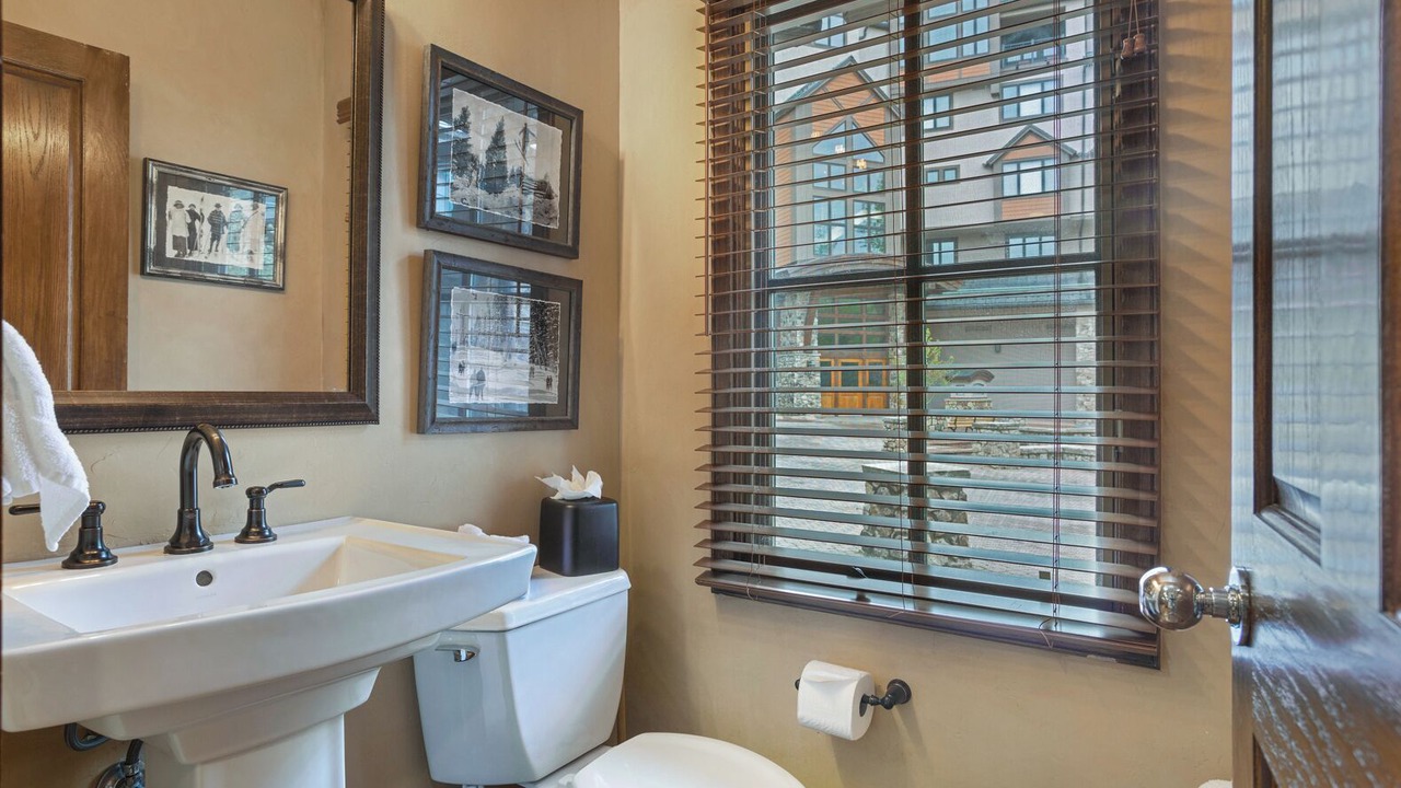Photo of Bathroom in Highlands Townhomes