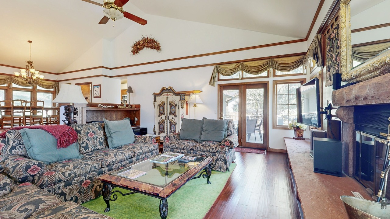 Photo of Livingroom in Avon