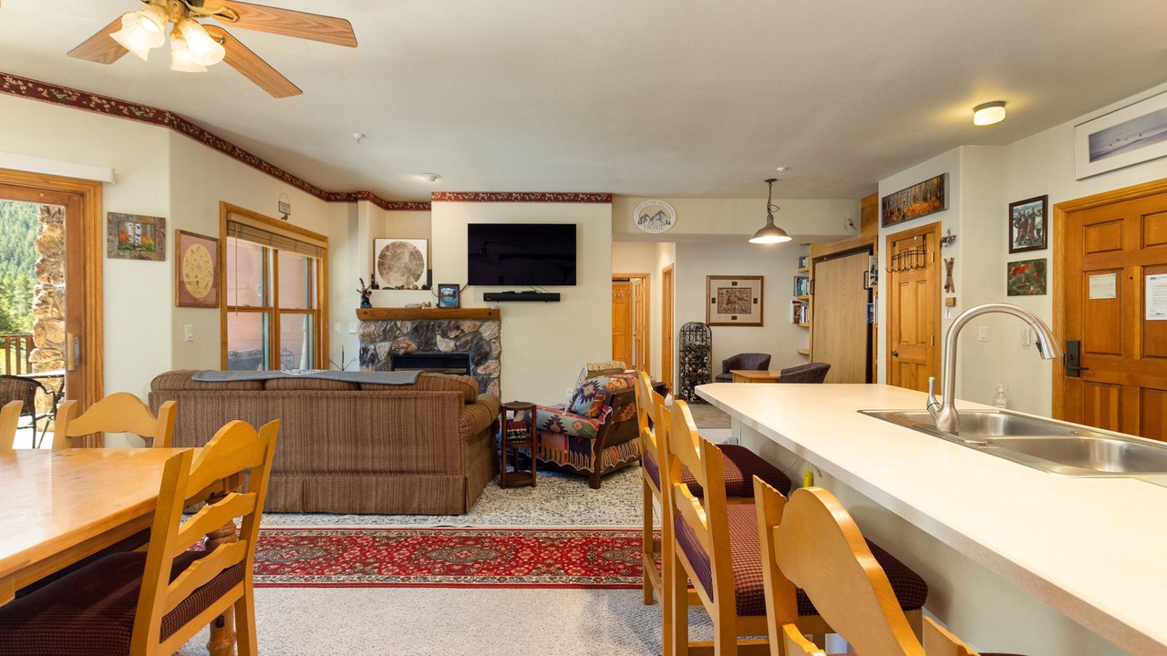 Photo of Livingroom in Mountain House