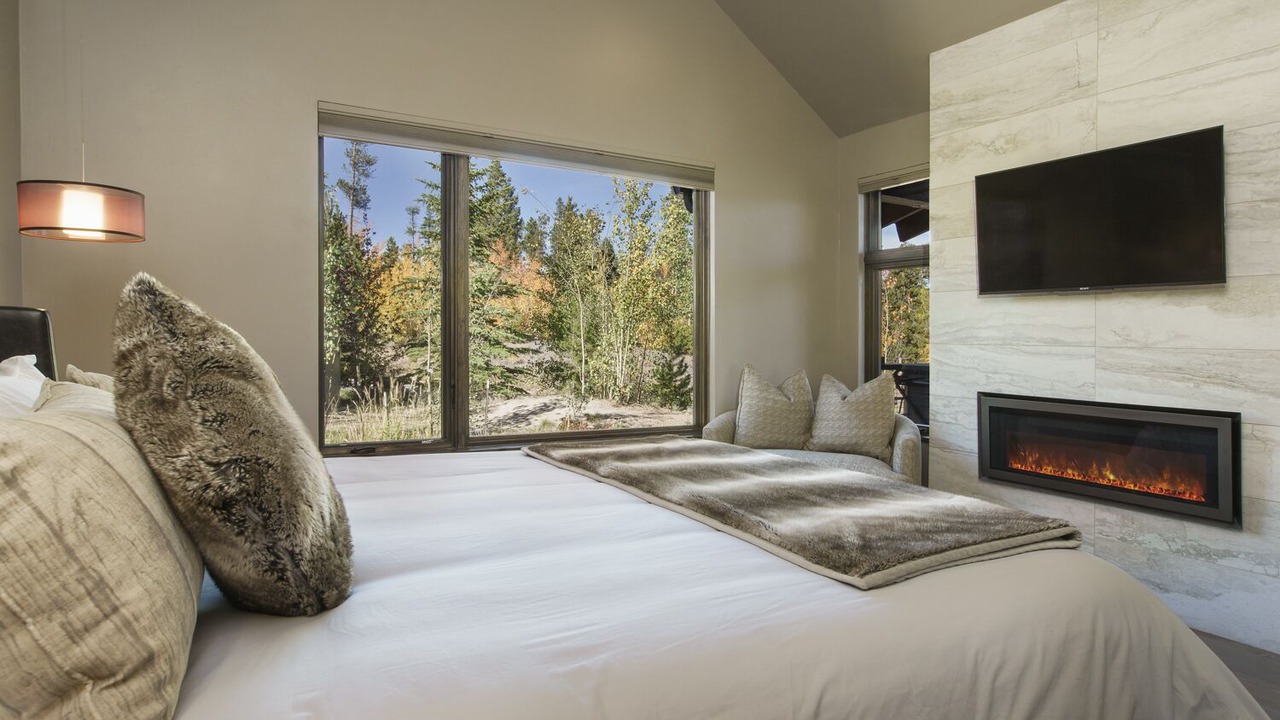 Photo of Livingroom in Peak 8