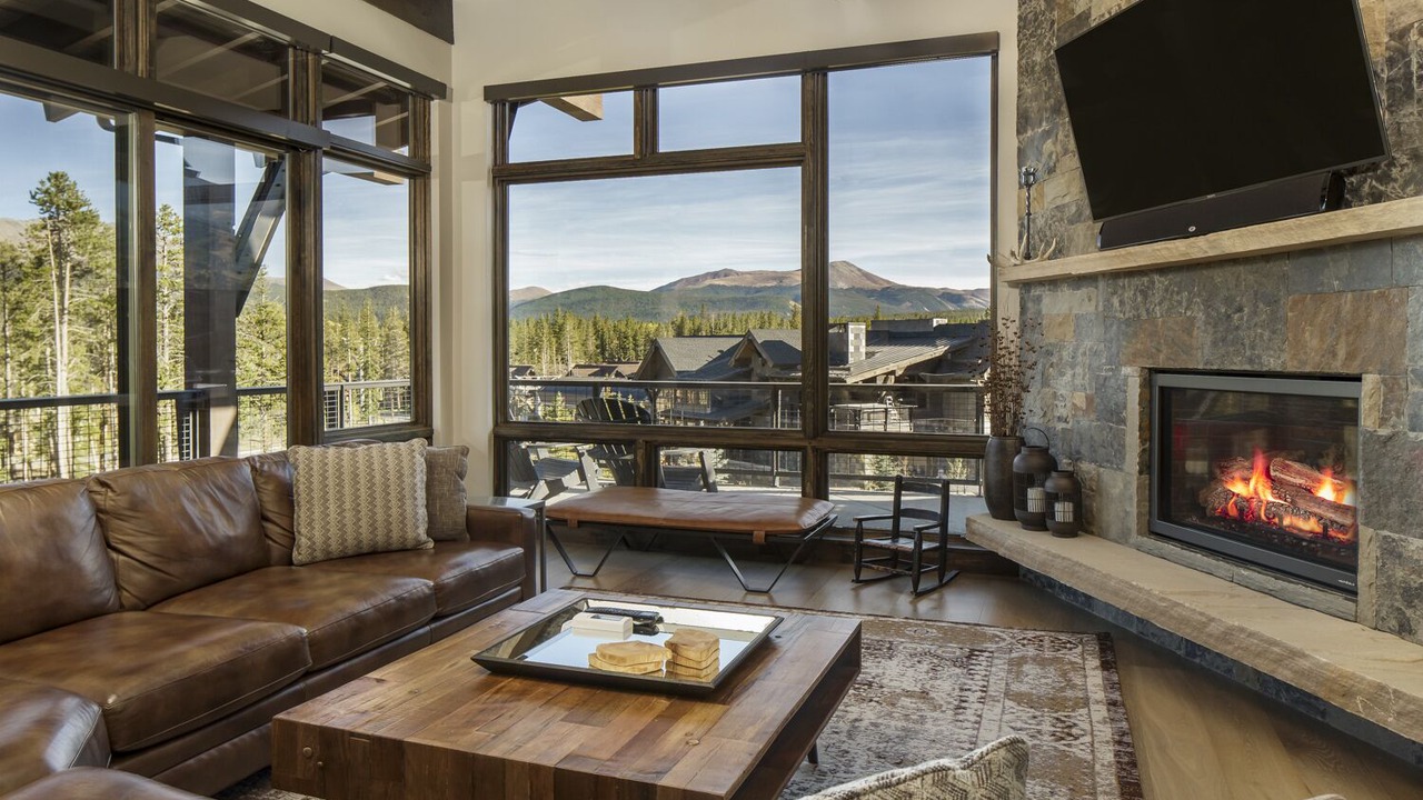 Photo of Livingroom in Peak 8
