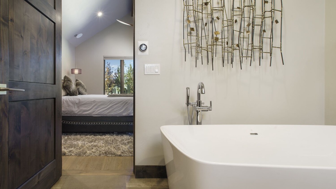 Photo of Bathroom in Peak 8