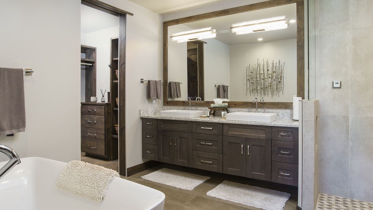 Photo of Bathroom in Peak 8