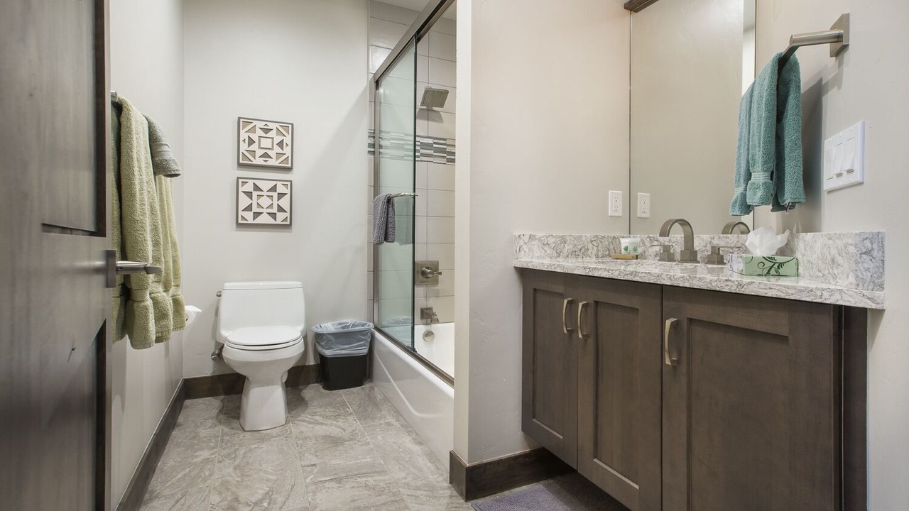 Photo of Bathroom in Peak 8