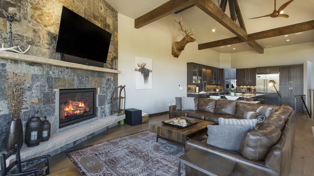 Photo of Livingroom in Peak 8
