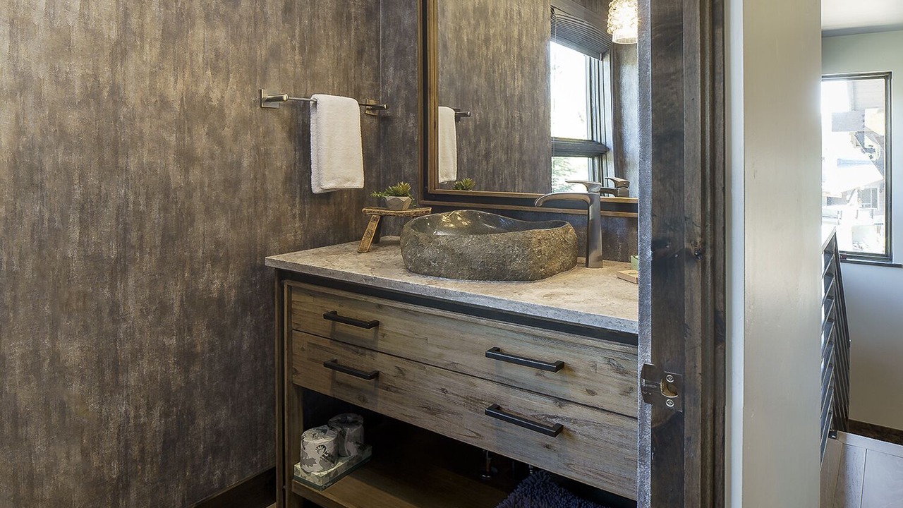 Photo of Bathroom in Peak 8