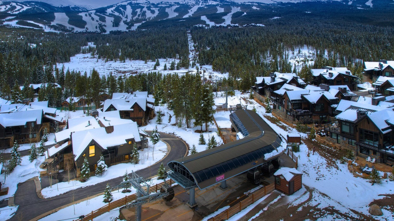 Photo of Others in Peak 8