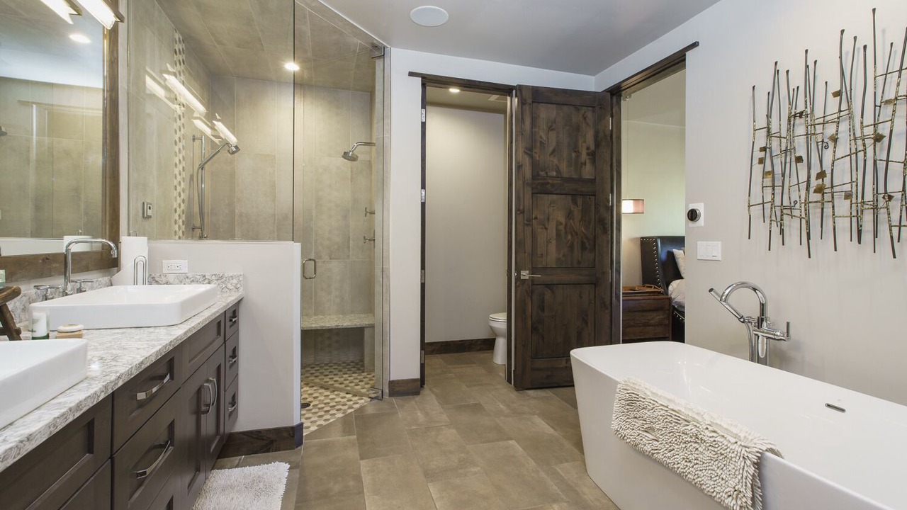 Photo of Bathroom in Peak 8