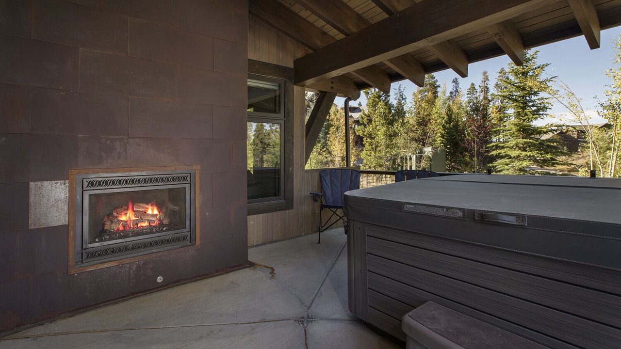 Photo of Livingroom in Peak 8