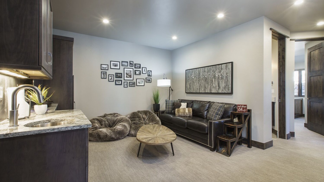 Photo of Bedroom in Peak 8
