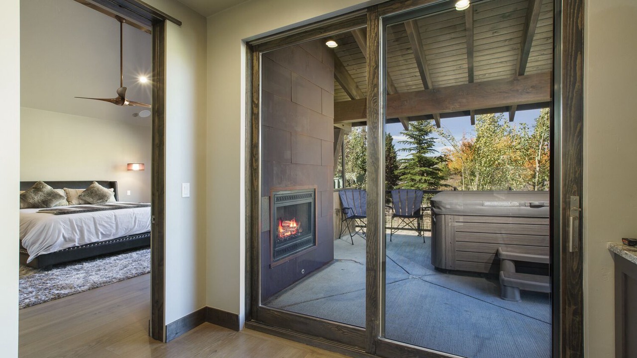 Photo of Livingroom in Peak 8