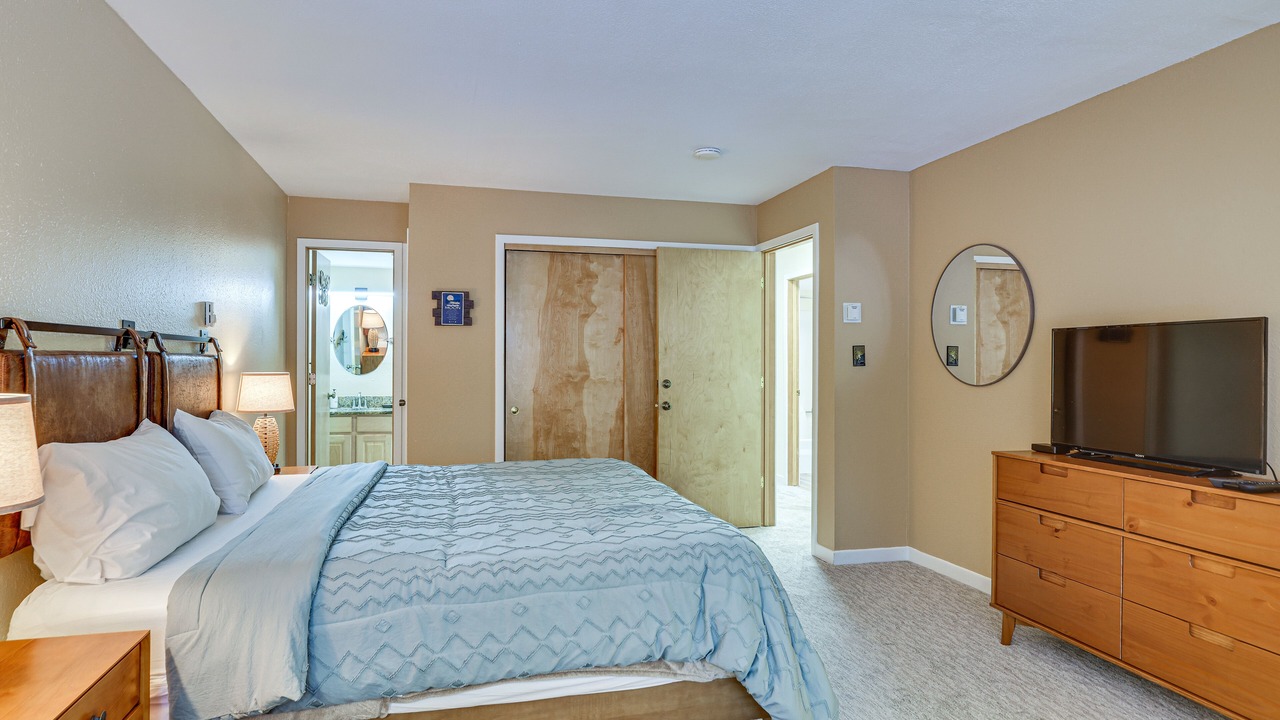 Photo of Bedroom in Peak 9