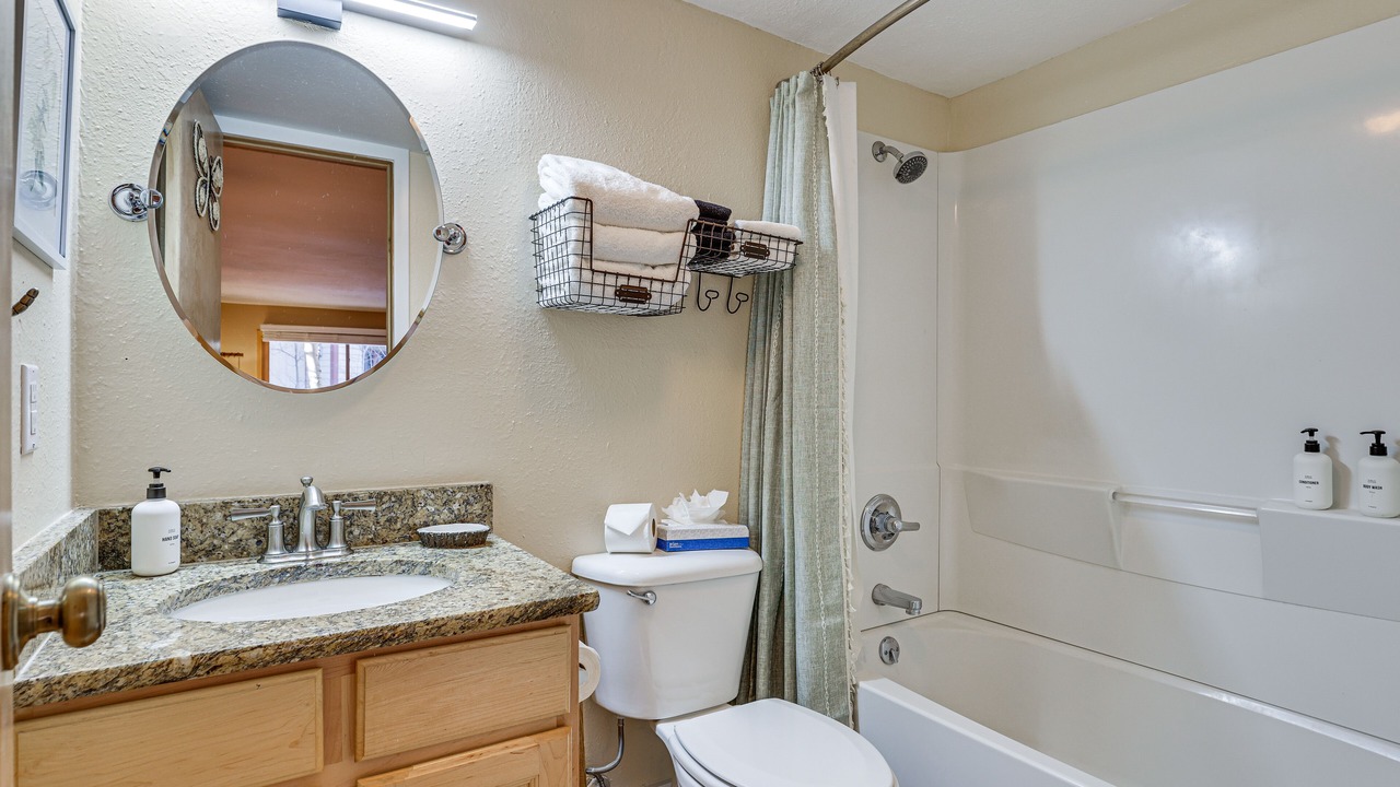 Photo of Bathroom in Peak 9