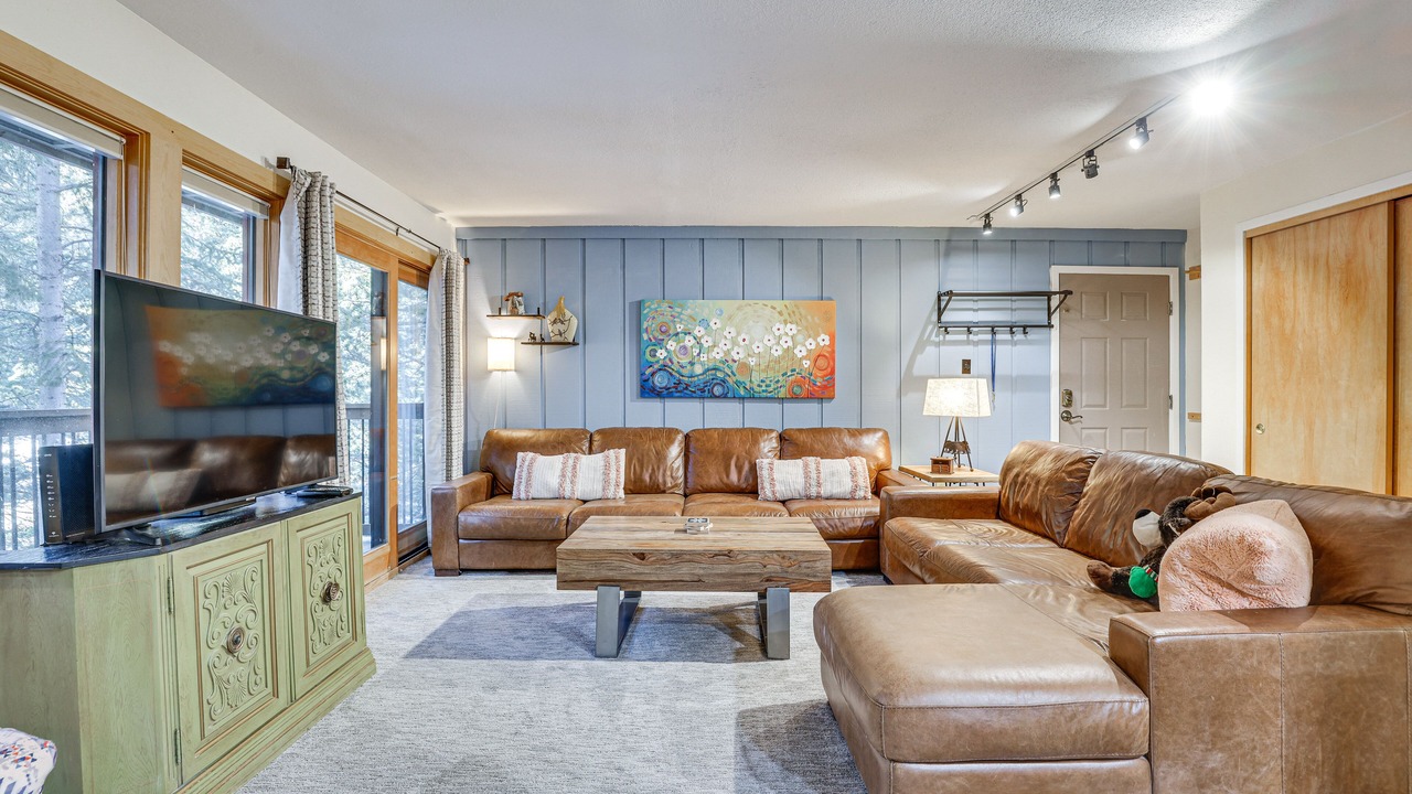 Photo of Bedroom in Peak 9