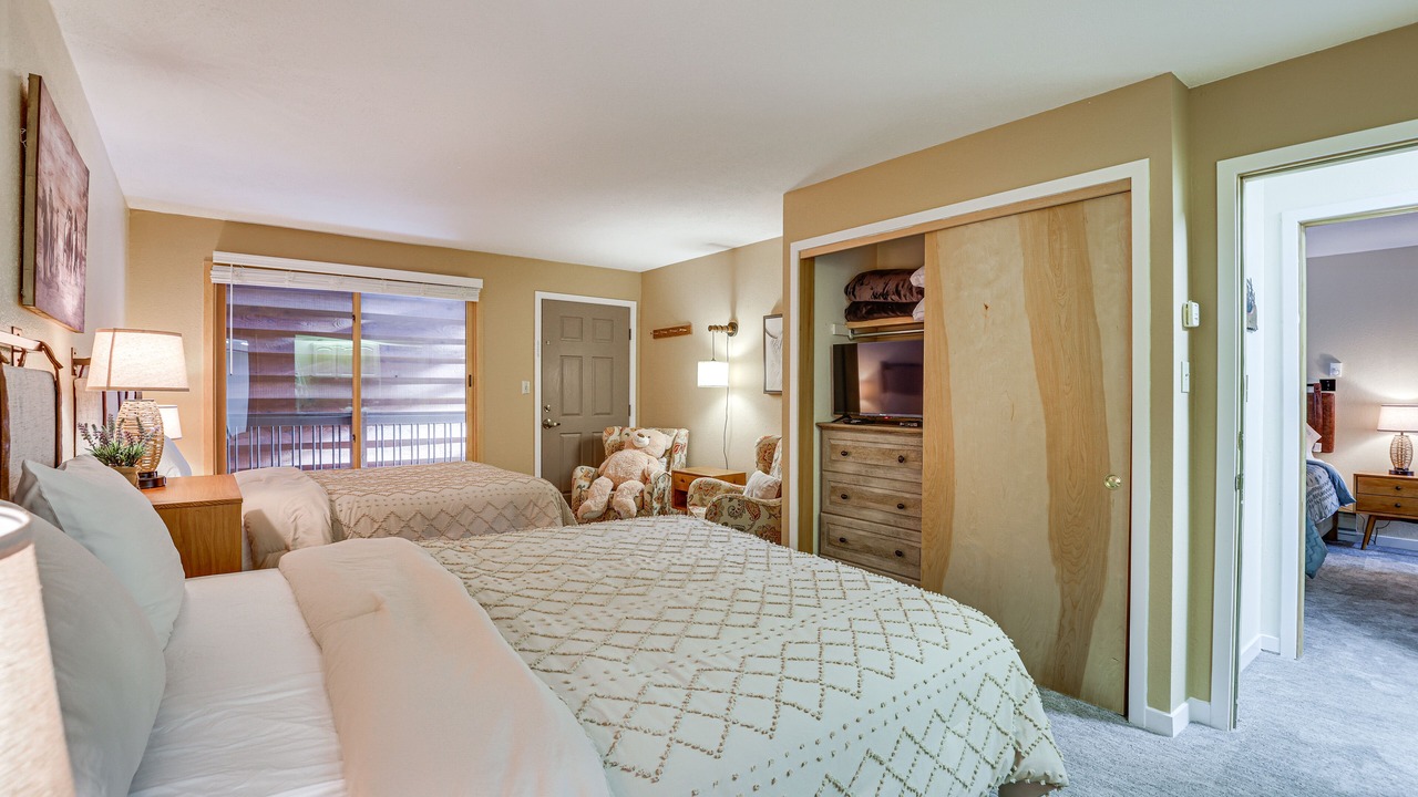 Photo of Bedroom in Peak 9