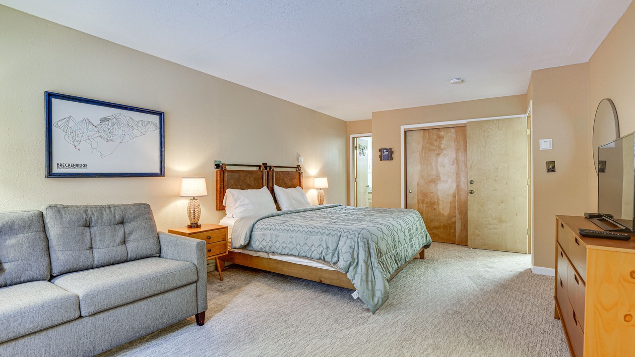 Photo of Bedroom in Peak 9