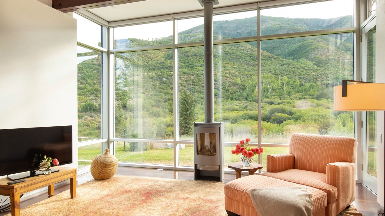 Photo of Livingroom in Red Mountain