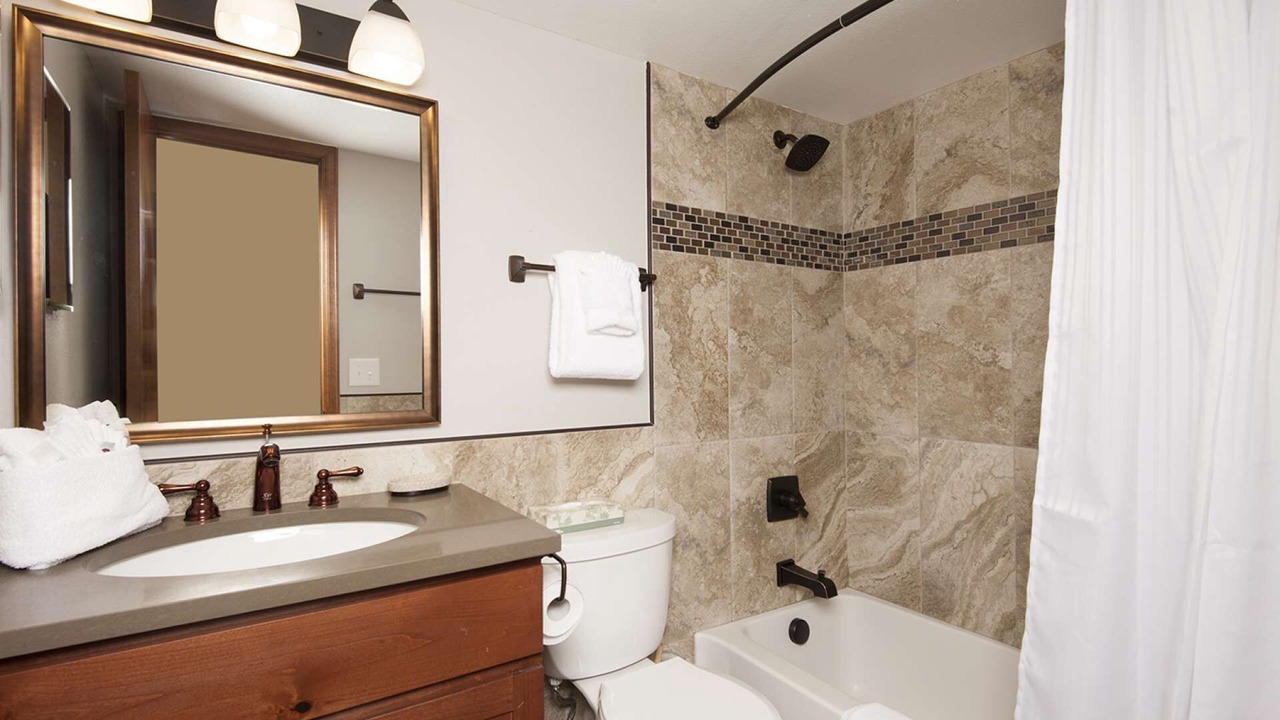 Photo of Bathroom in Four O'Clock