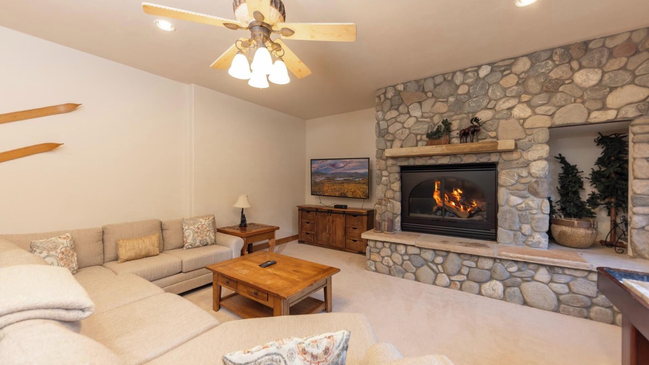 Photo of Livingroom in Warrior's Mark West