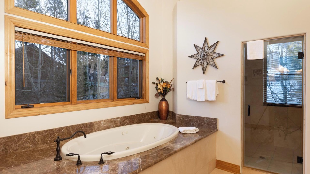 Photo of Bathroom in Warrior's Mark West