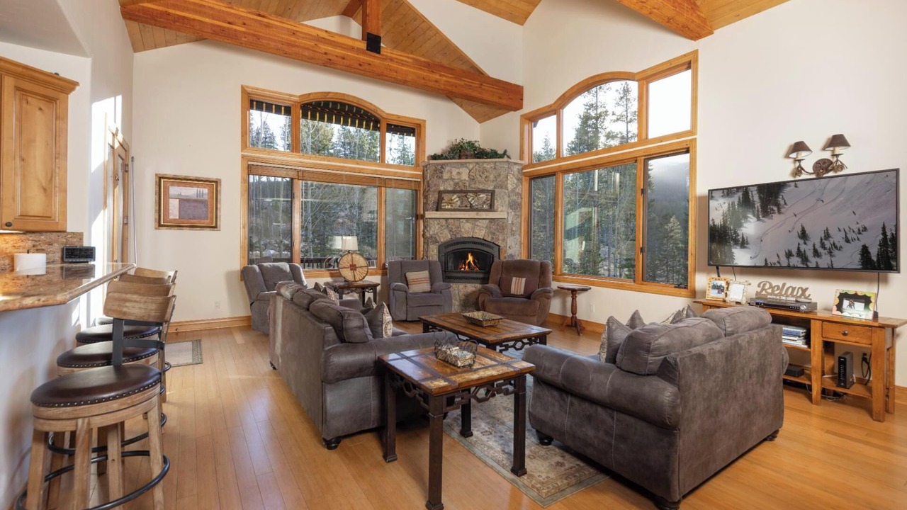Photo of Livingroom in Warrior's Mark West