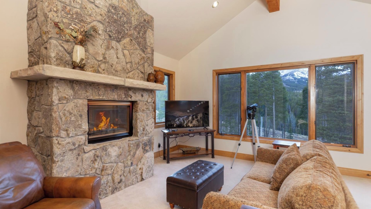 Photo of Livingroom in Warrior's Mark West