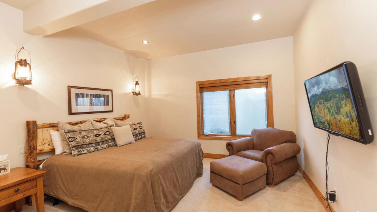 Photo of Bedroom in Warrior's Mark West