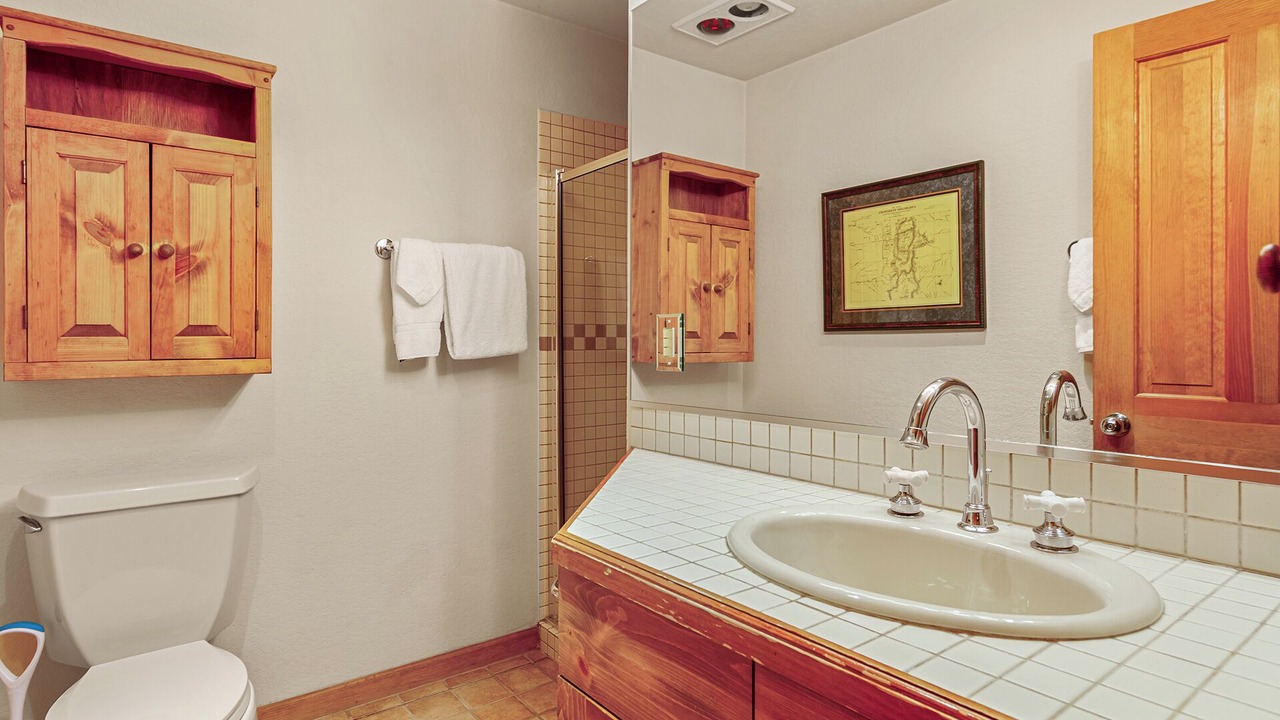 Photo of Bathroom in Peak 9