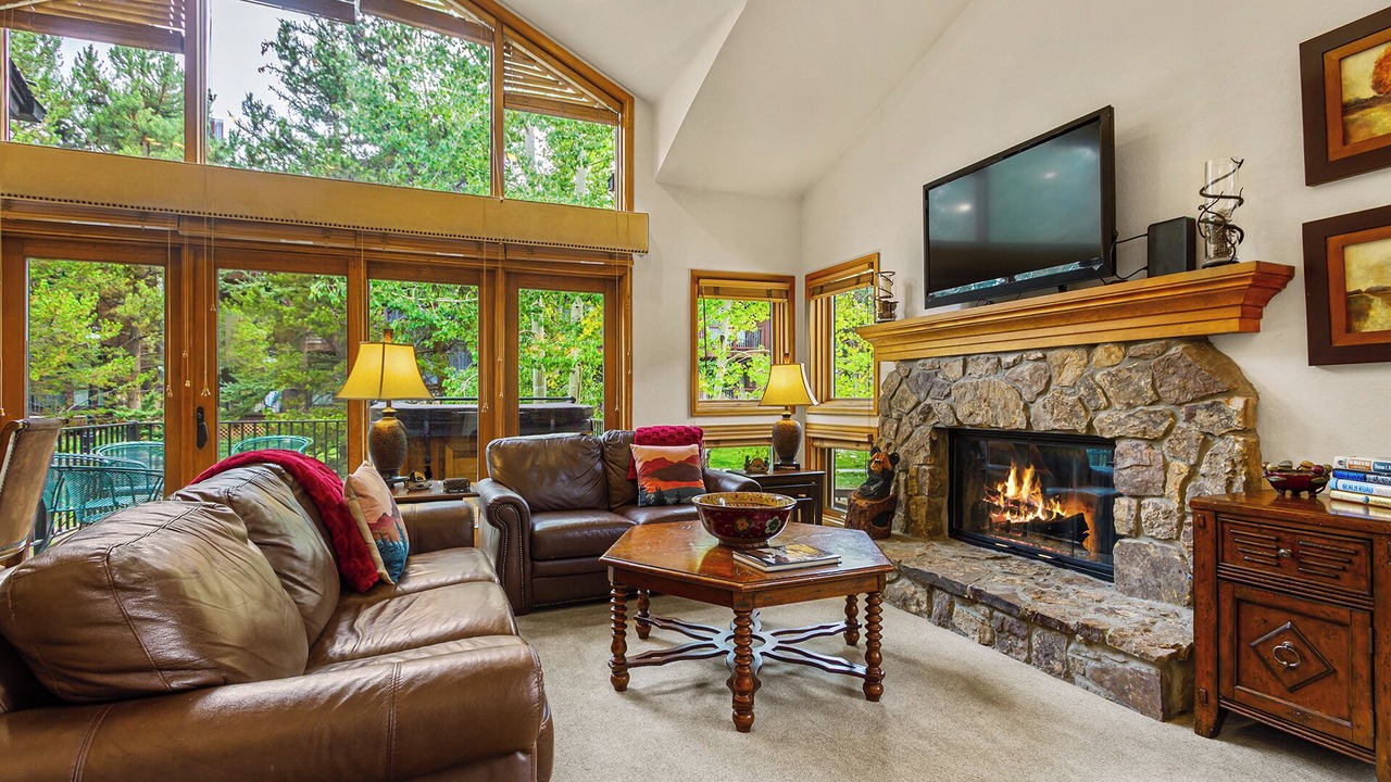 Photo of Livingroom in Peak 9